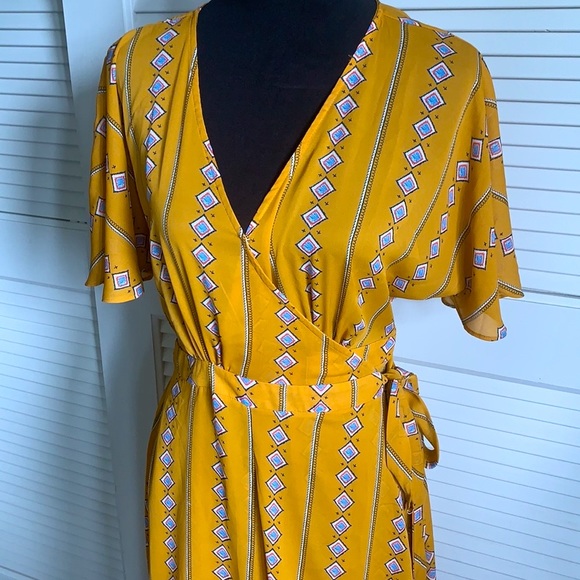 Wishlist Dresses & Skirts - Wishlist geometric maxi wrap dress